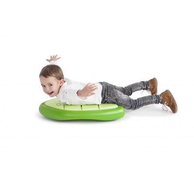 PLATAFORMA RODANTE con superficie acolchada y ruedas de seguridad.