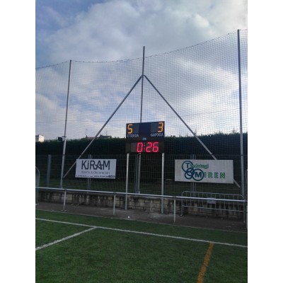 MARCADOR DEPORTIVO F200 STB. Vía radio o cable. Leds. Dimensiones: 200 x 150 cm. Altura dígitos 45 cm.