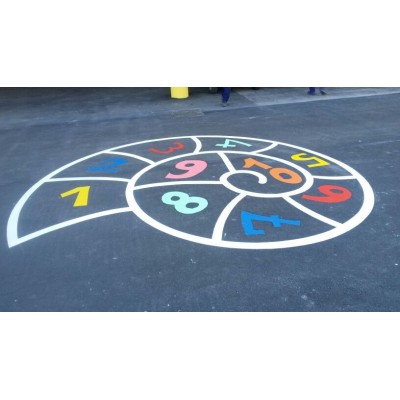 TRAZADO DEL JUEGO “TXINGO  BARRASKILO”. Dimensiones: largo 4 m.