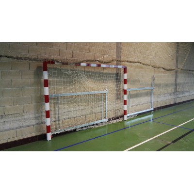 Juego de 2 porterias balonmano acero plegables a pared, ganchos homo logados de PUC para sujección red. Saliente maximo 2m.