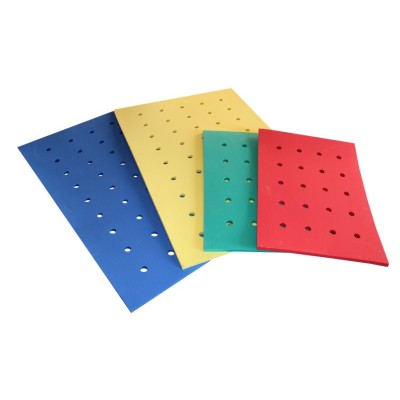 TAPIZ con orificios. Medidas 150 x 100 x 2