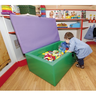 Baul con tapa,cubierta acolchada y lona de trevira.Medidas 100x60x40cm