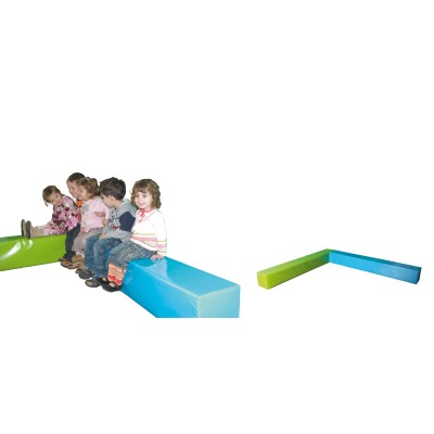 Banco de espuma de poliuretano recubierto de lona de PVC ignifugo. Medidas:200x25x25cm.