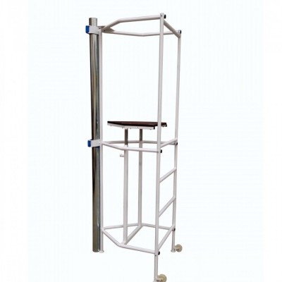 PLATAFORMA JUEZ DE PISTA de voley de alta competición, regulable en altura